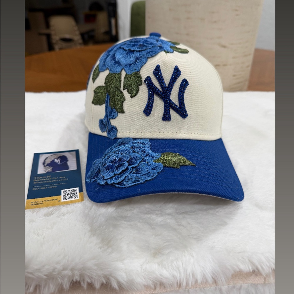 Blue and Beige New York Yankees SnapBack Hat with Floral Embroidery